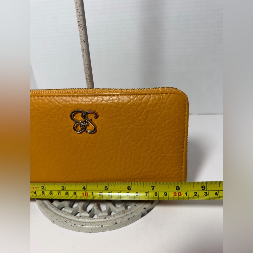 Jessica Simpson Zip-around Wallet - Picture 5 of 6